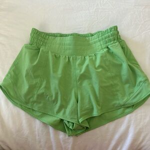 Pistachio lululemon hotty hot HR 2.5 perfect condition!